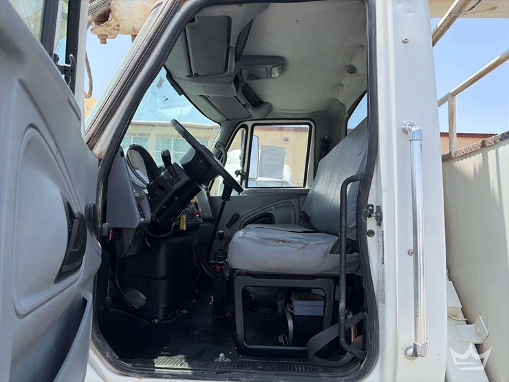 2007-international-durastar-4300-image-8