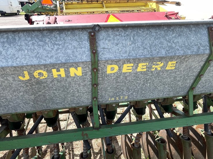 john-deere-8-image-16