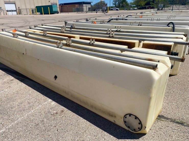 #8772-•-(2)-brine/-liquid-applicator-tanks-image-4