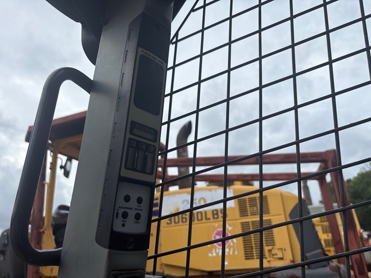 new-holland-c238-image-6