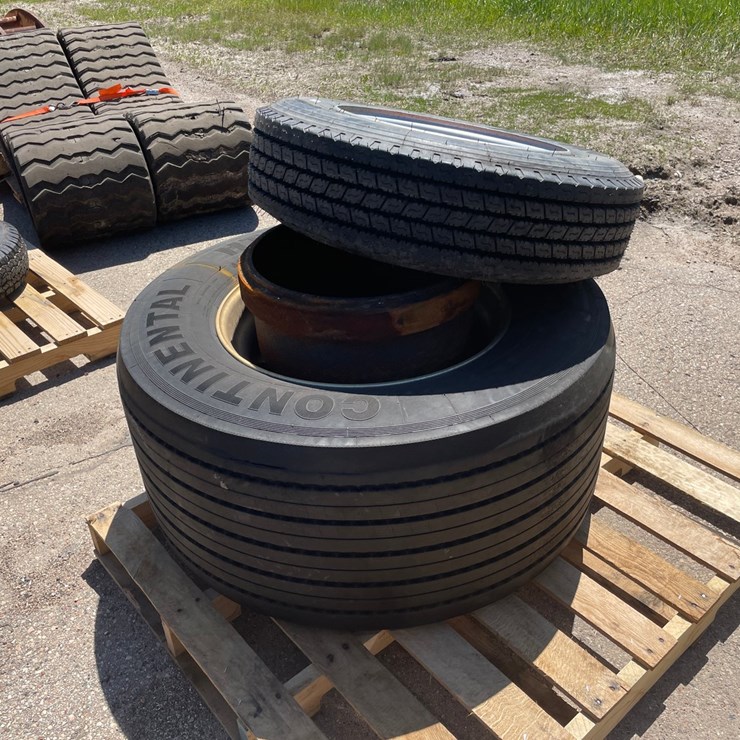 #8792 • (2) Tires