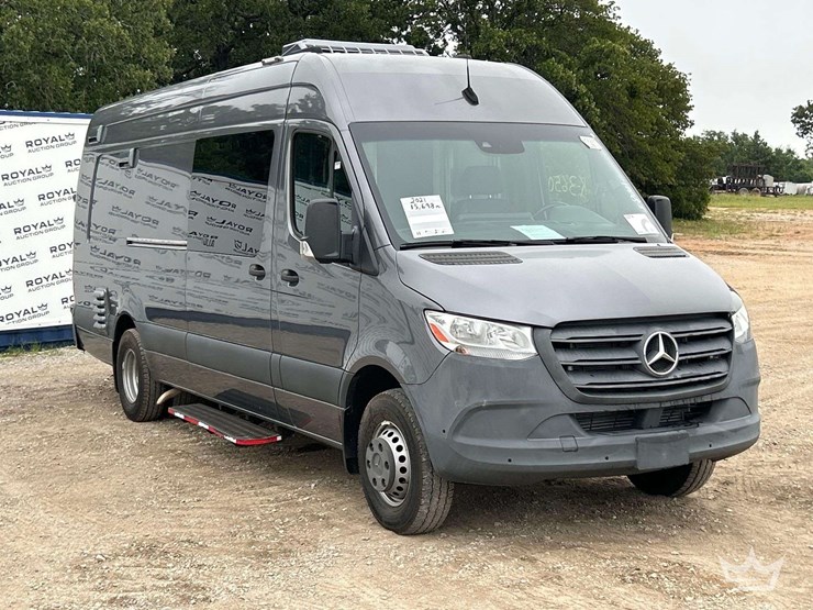 2021-mercedes-benz-sprinter-4500-image-4
