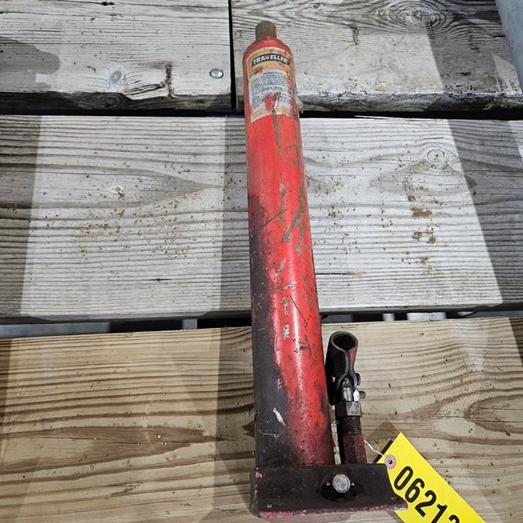 #6213 • Traveller 6000lb Hydraulic Utility Jack