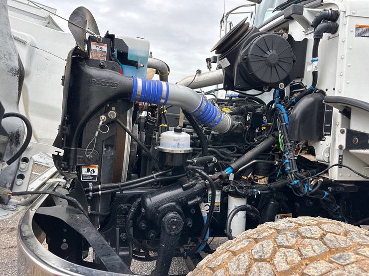 2020-peterbilt-348-image-3