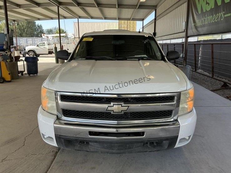 2011-chevrolet-silverado-1500-image-3
