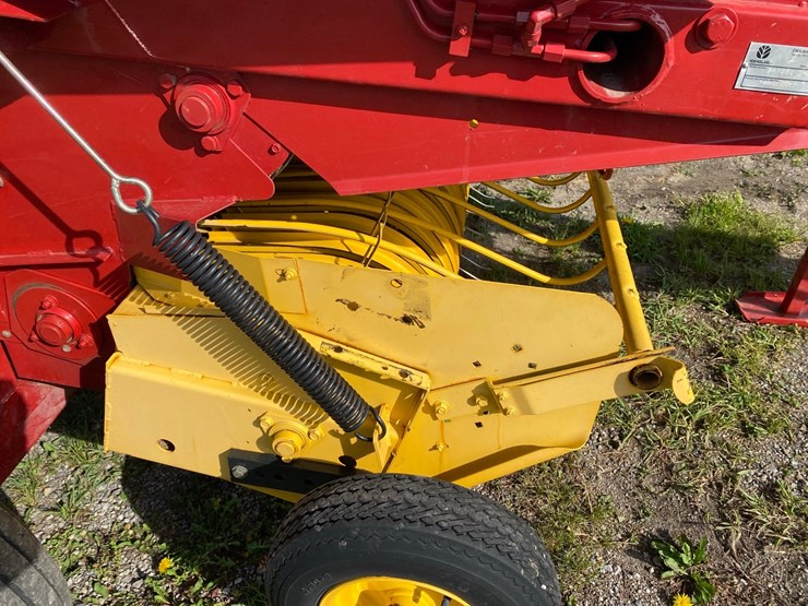 new-holand-7050-4x4-rd-baler-image-21