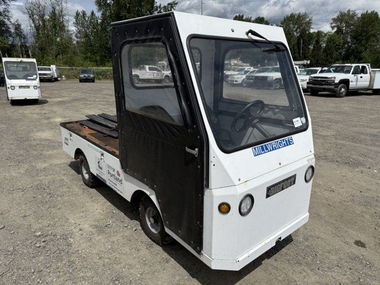 2019-taylor-dunn-bigfoot-electric-utility-cart-image-2