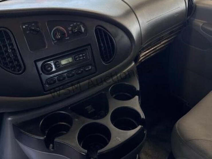 2006-ford-cargo-image-26