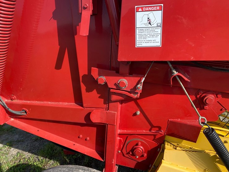 new-holand-7050-4x4-rd-baler-image-24