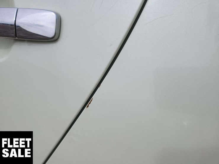 2011-nissan-leaf-sl-4dr-hatchback-image-32