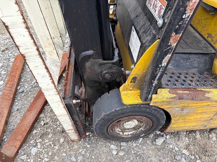 #49156-•-2021-yale-pneumatic-tire-forklift-g807n161450-image-11