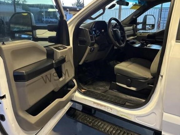 2017-ford-f550-image-27