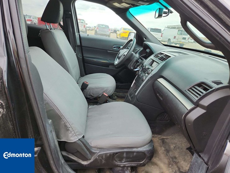 2015-ford-explorer-image-17