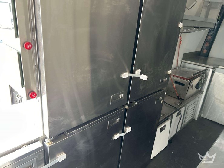 2021-mercedes-benz-sprinter-4500-image-30