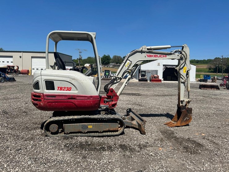 2020-takeuchi-tb230-image-5