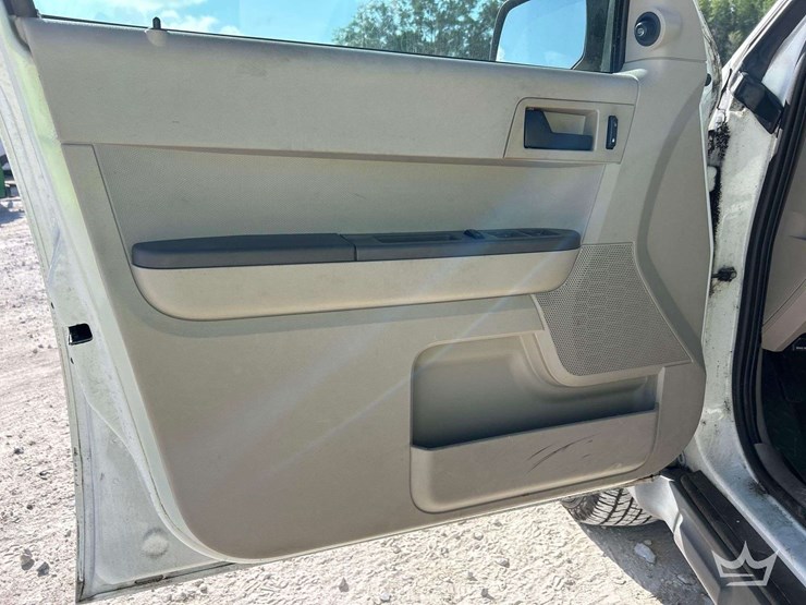 2009-ford-escape-image-11