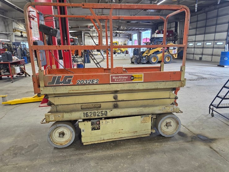 1999-jlg-2032-e2-electric-scissor-lift-image-8