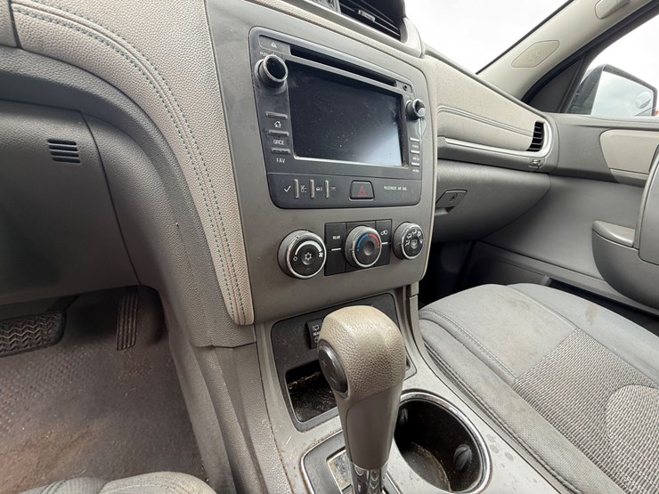 2013-chevrolet-traverse-image-32