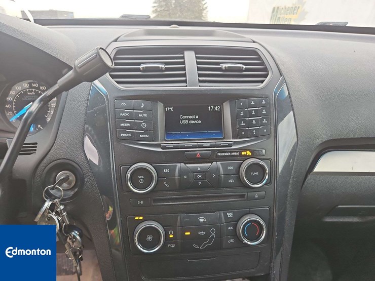 2018-ford-explorer-image-29