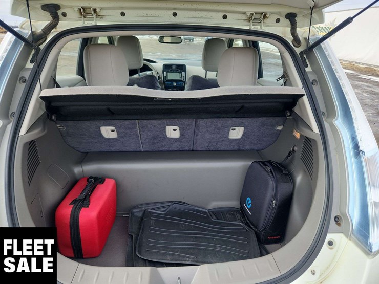 2011-nissan-leaf-sl-4dr-hatchback-image-16