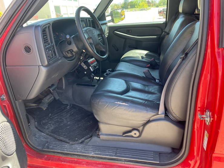 2004-chevrolet-2500-image-34