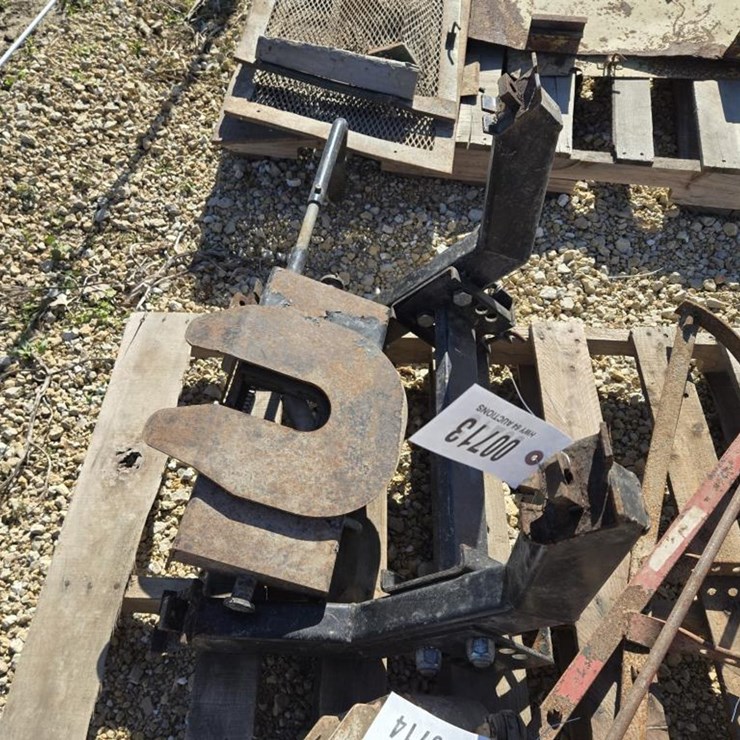 #713 • 5TH WHEEL HITCH