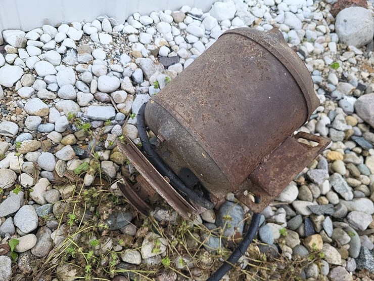 century-1/2hp-electric-motor-w/pulley,-110-volt---working-condition-image-5