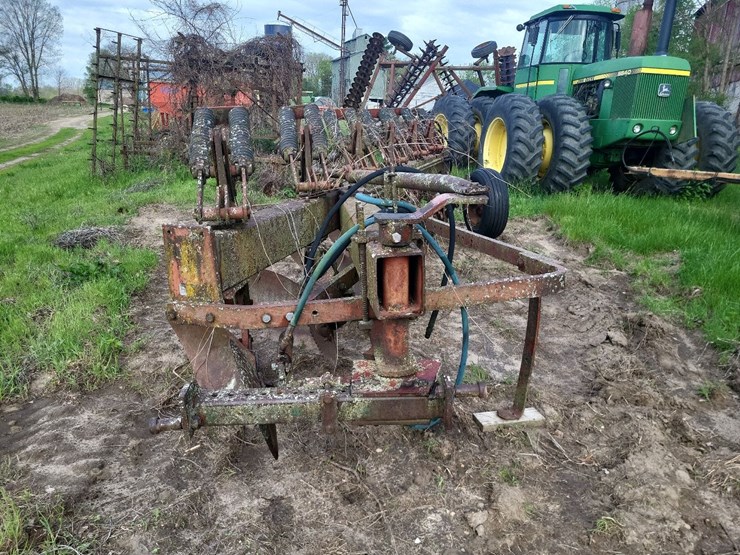 white-6-bottom-moldboard-plow-image-8