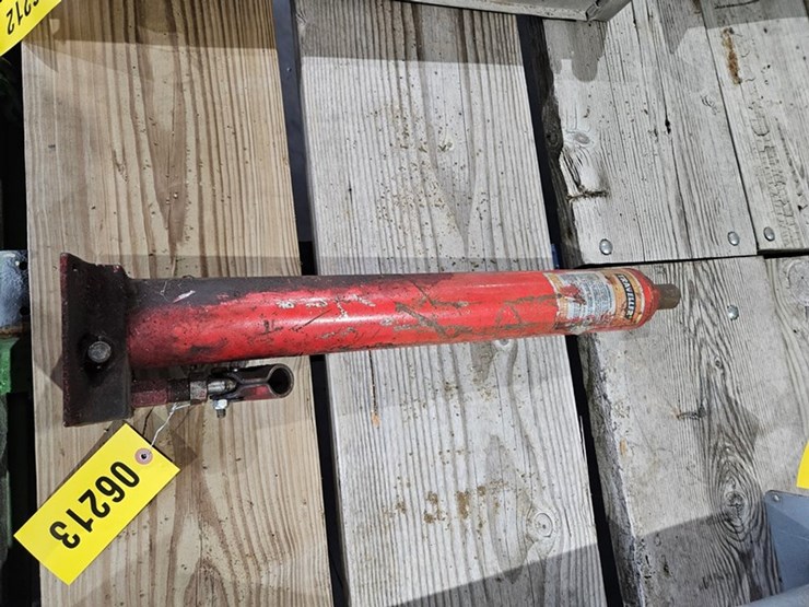 #6213-•-traveller-6000lb-hydraulic-utility-jack-image-2