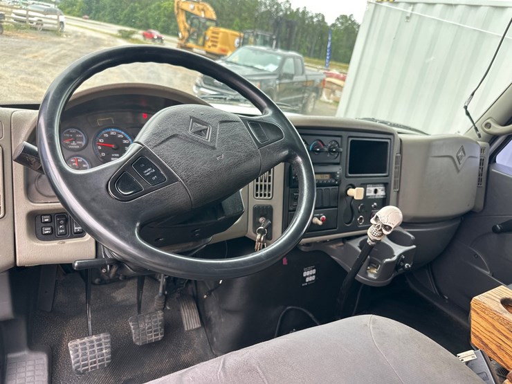 2010-international-durastar-4300-image-21