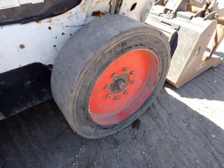 2014-bobcat-s590-image-34