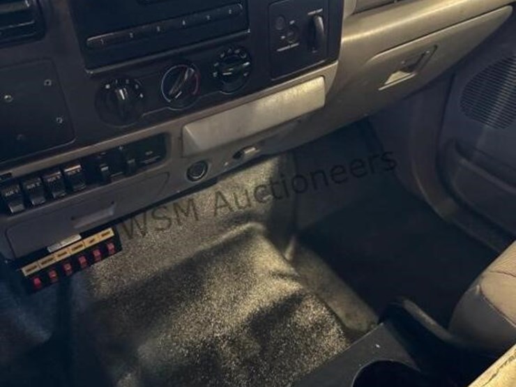 2005-ford-f550-image-22