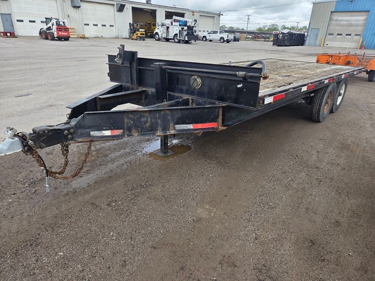 1999-18'x102"-flatbed-trailer-image-17