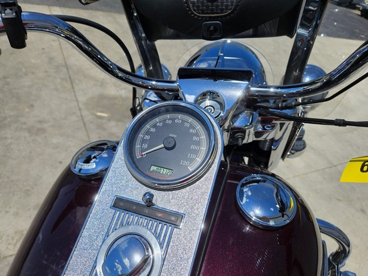 #6179-•-2006-harley-davidson-road-king-motorcycle-image-24