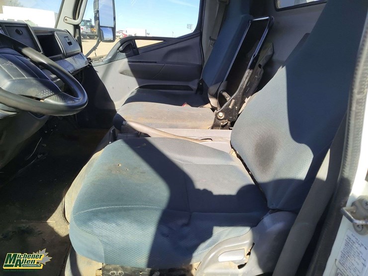 2015-mitsubishi-fuso-fe180-image-6
