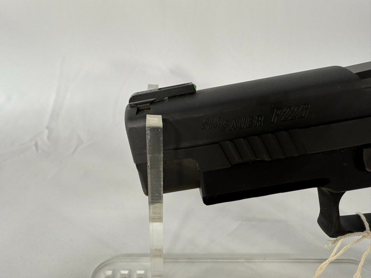 #17-•-sig-sauer-p226-9mm-pistol-uu768932-image-5