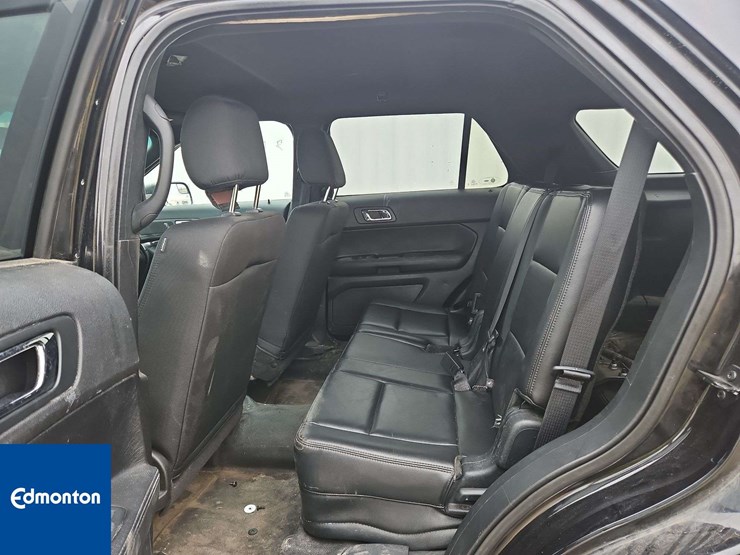 2016-ford-explorer-image-40