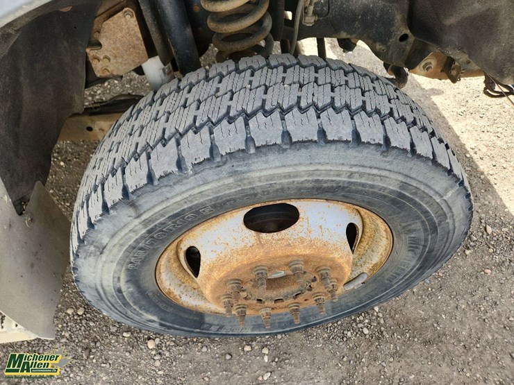 2011-ford-f550-image-39