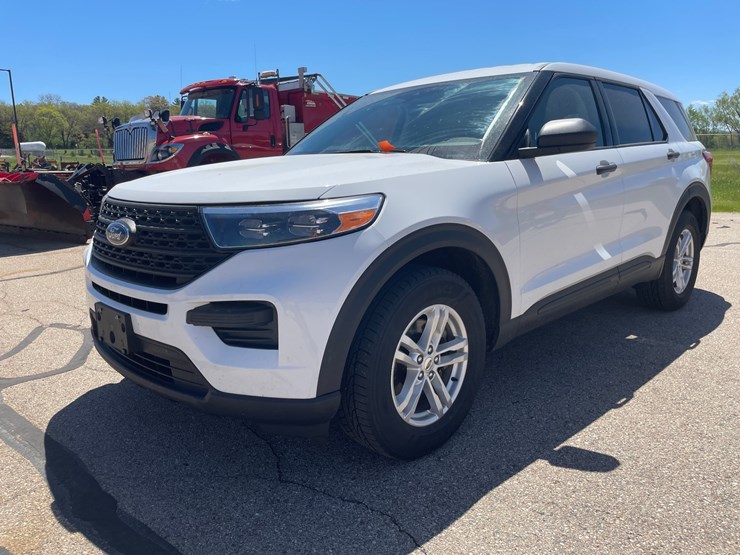 2022-ford-explorer-image-1