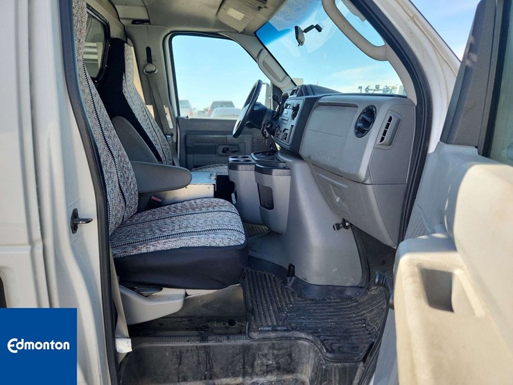 2012-ford-cargo-image-13
