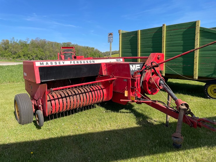 massey-ferguson-124-image-2