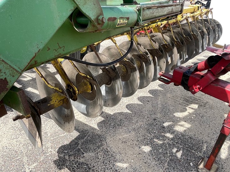 john-deere-220-image-12