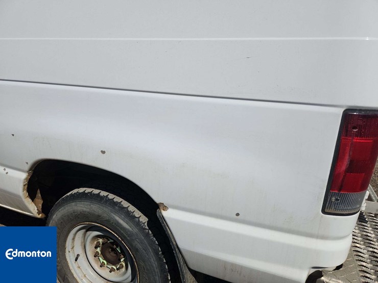 2012-ford-cargo-image-39