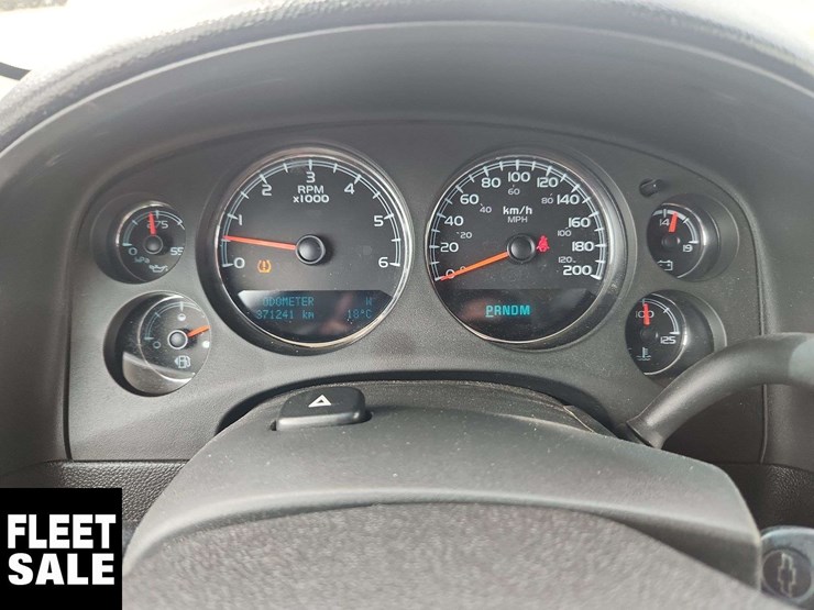 2011-chevrolet-suburban-image-20