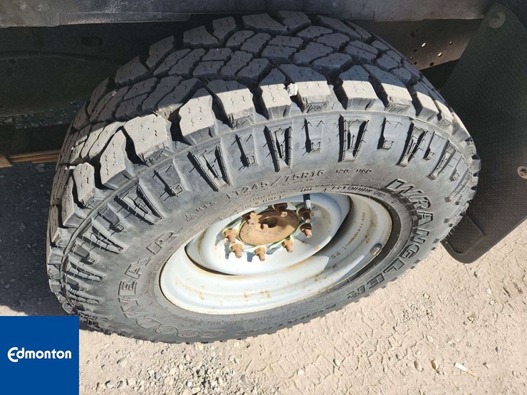 2014-ford-cargo-image-11
