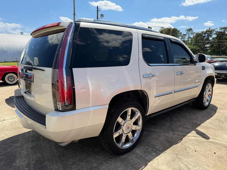 2007-cadillac-escalade-image-3