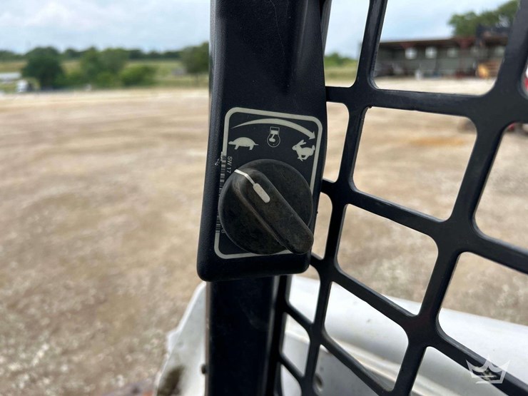 skid-steer-image-15