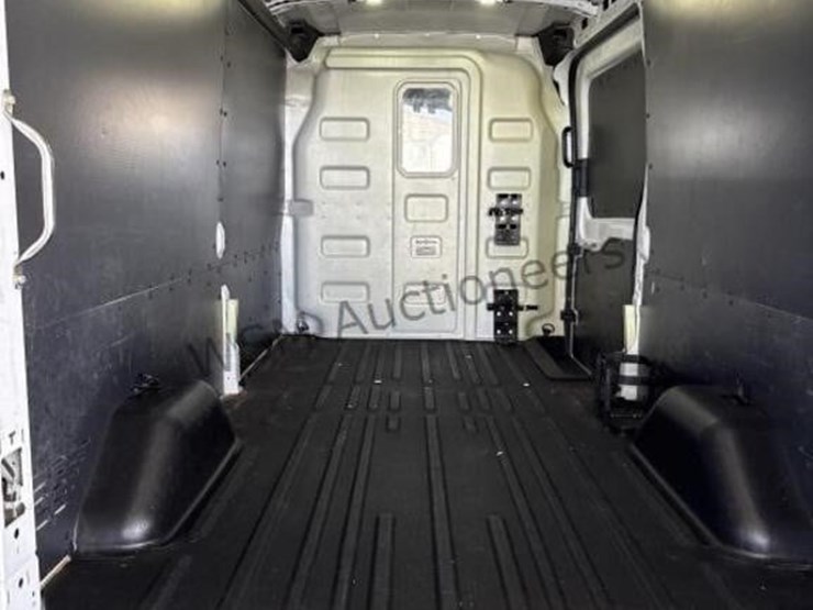 2015-ford-transit-image-12