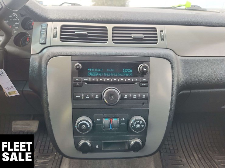 2011-chevrolet-suburban-image-21