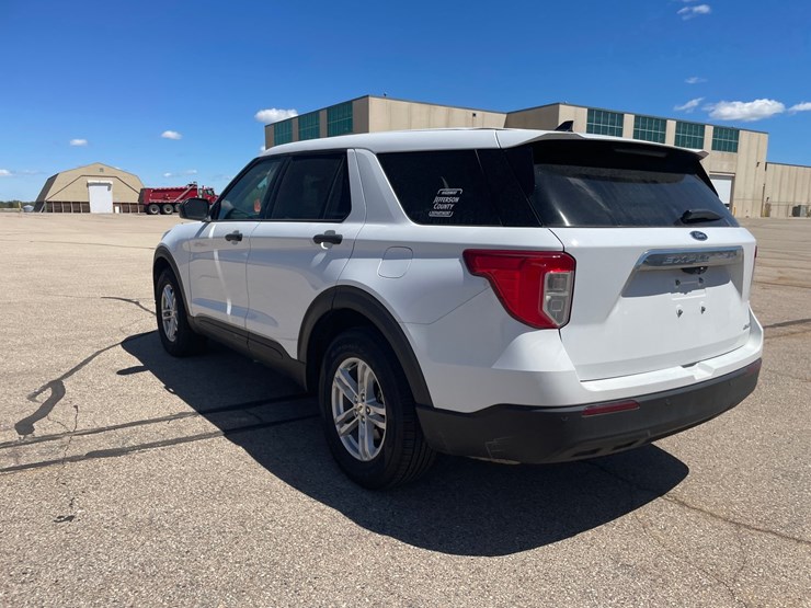 2022-ford-explorer-image-8